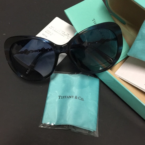 ❌SOLD ❌🌷STUNNING TIFFANY CRYSTAL SUNGLASSES 🌷 - Picture 4 of 6